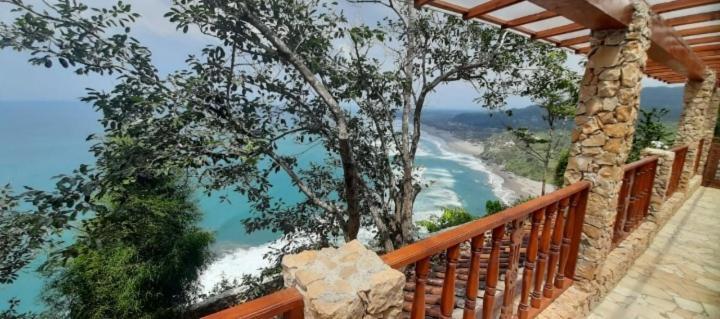 Edge Resort, Yogyakarta Парангтритис Екстериор снимка